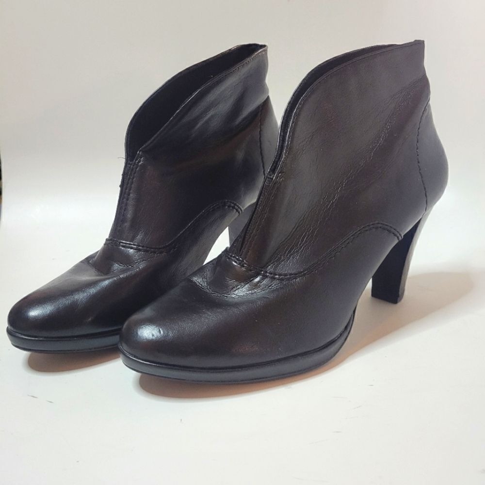 Liz Claiborne Black Leather Bonnie Heeled Boots - Picture 2 of 16